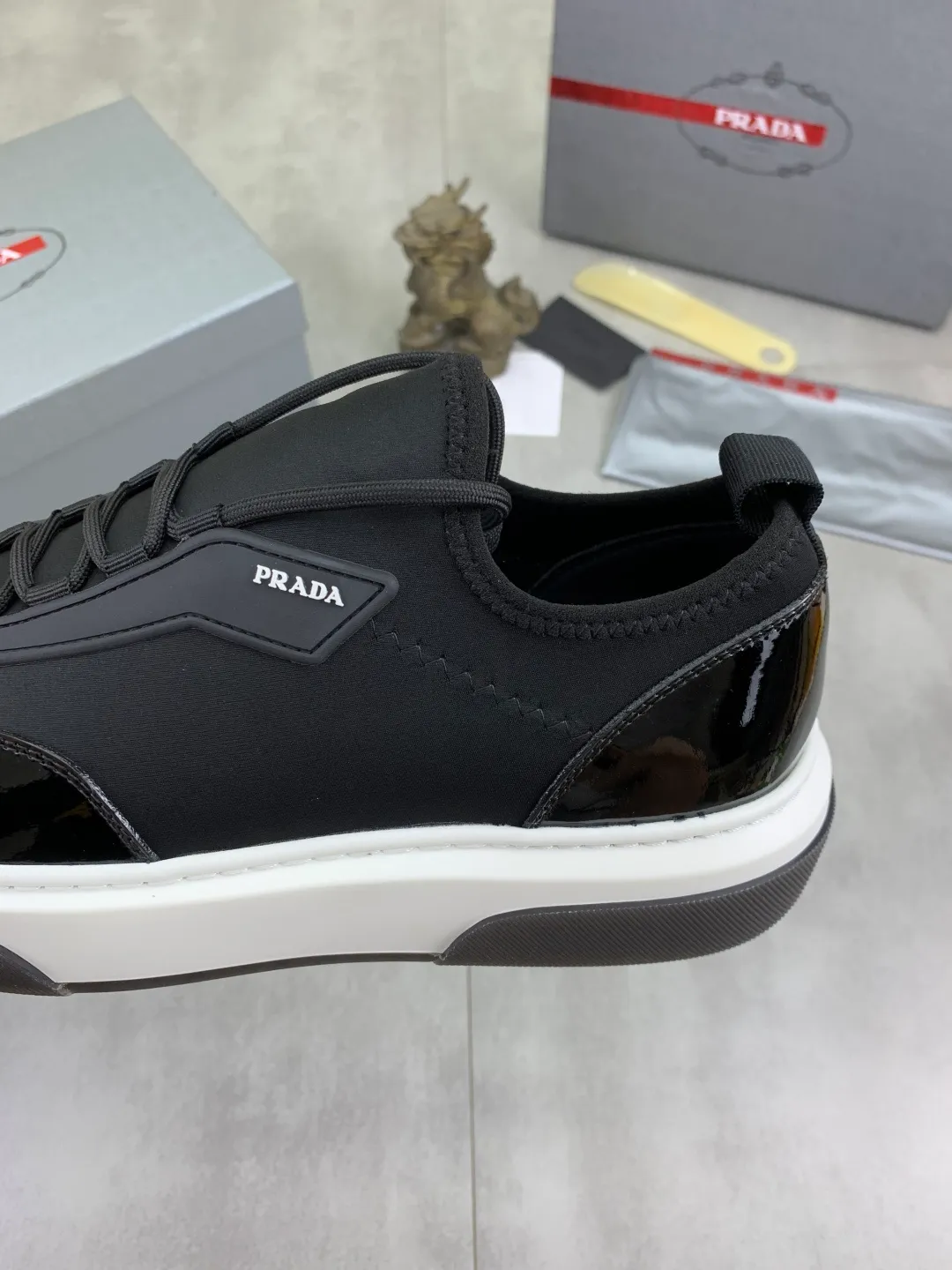 Men's men's shoes 💰P542💰 [New style] popular models are on the official website, 🆘 The trendy brand (Prada) mainly promotes popular models, avant-garde and versatile fashionable men's shoes private version mold opening, cowhide surface splicing 1:1.. Fashionable and simple, original imported cowhide lining cowhide feet; the atmosphere and personality are more fashionable, eye-catching and pursuing class. It will subvert the old idea and be a must-have for fashionistas with you! Must keep it! Tall and comfortable, large and low, high-end quality workmanship. Size: 38-44 3️⃣colors available.